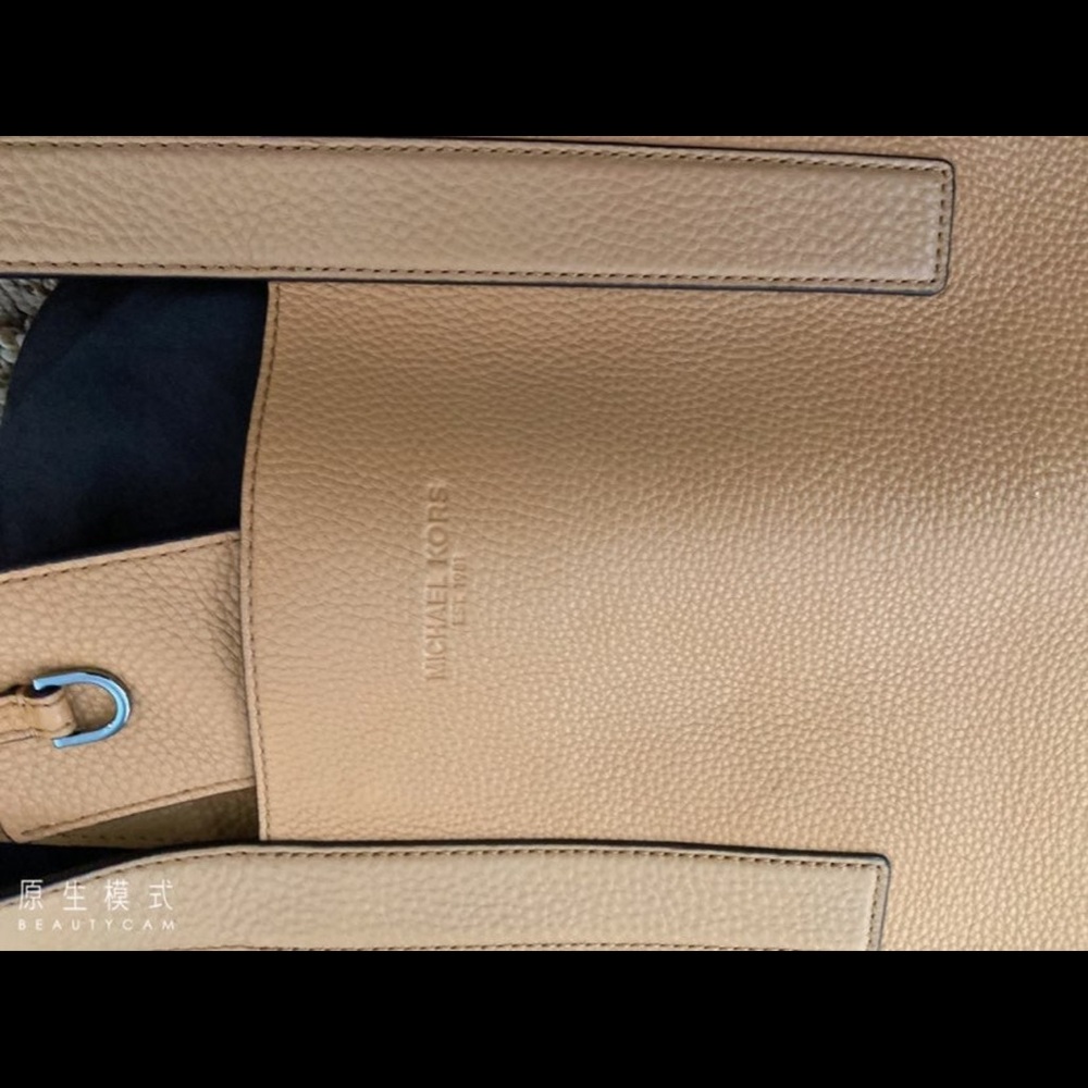 Michael Kors Collection Mason:
Reversible Tote - Picture 3 of 4
